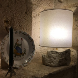 lampe tuffeau avec abat jour en chamois blanc