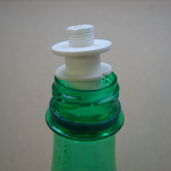 bouteille équipée d'un talon pour devenir une lampe